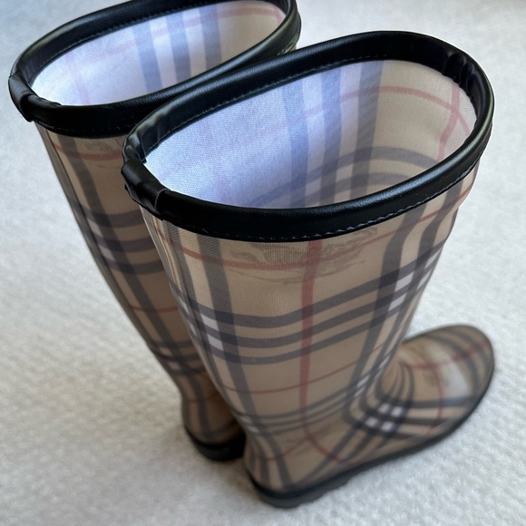 BURBERRY House Check Pattern Rubber Rain Boots - Picture 5 of 6